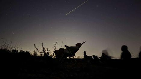 Las Perseidas reúnen en El Berro a un centenar de visitantes