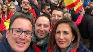 VÍDEO/FOTOS El PP de Alhama, en la protesta por la Unidad de España