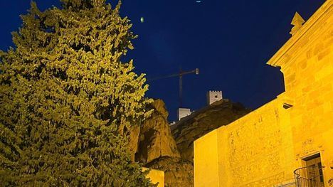 La alcaldesa informa de las pruebas de iluminación del Castillo