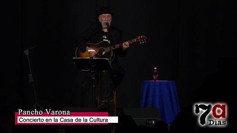 Pancho Varona llena la Casa de la Cultura con su 'Punto y Seguido'