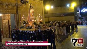 Solemne procesión de la Patrona con lluvia de pétalos y gran devoción