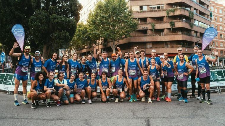 Participantes en la iniciativa 'Mójate con Aquadeus' en la XXVII Media Maratón Ciudad de Albacete