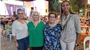 Concejales del PSOE visitan a los mayores en su fiesta de la Feria