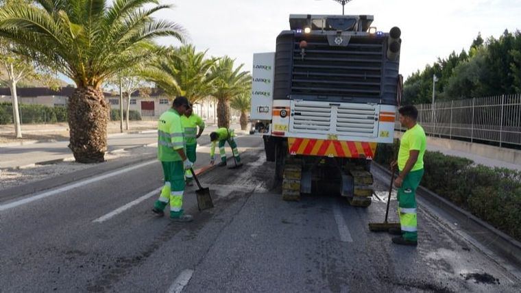 Finalizado el trabajo de parcheo en la Avenida Antonio Fuertes