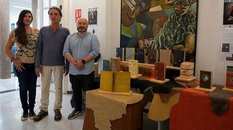 '¿Cuántos libros hacen falta para parar una bala?', exposición en la Biblioteca Municipal