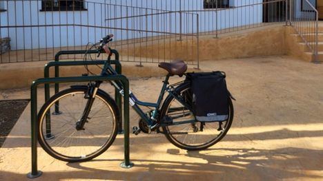 Instalan aparcamientos para bicicletas en el Parque de S. Espuña