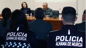 La Guardia Civil forma a policías de Alhama en Violencia de Género