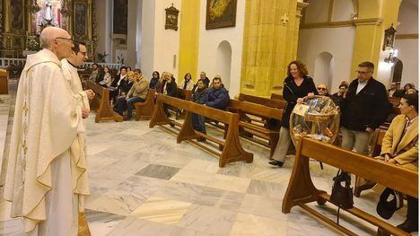 Ofrenda de alimentos en el día del patrón de Alhama y de la Policía