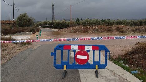 La Policía Local informa de cortes por la lluvia en puntos de Alhama