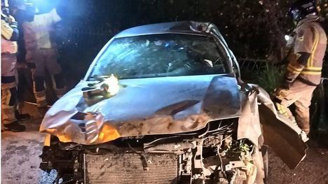 Atrapado en su turismo tras un accidente en la vía de Totana-Mazarrón