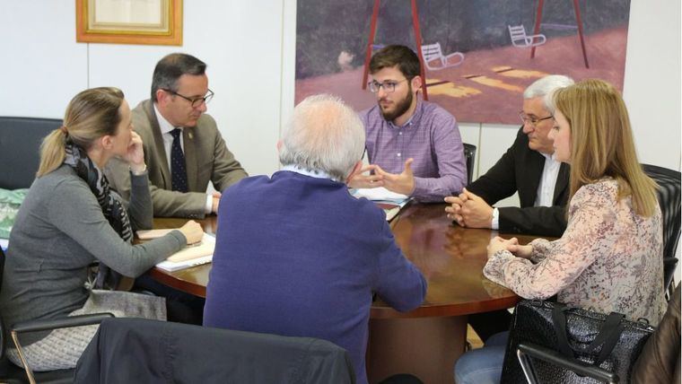 El Ayuntamiento pagará la reparación integral de la pista de atletismo