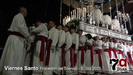 Solemnidad, emoción y recogimiento en la Procesión del Silencio