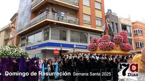 Una suave lluvia recibe en Alhama el Domingo Resurrección