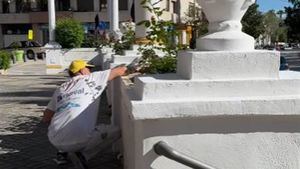 Trabajos de pintura y embellecimiento del Jardín de los Mártires