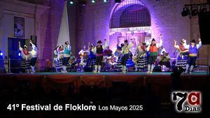El atrio de la Iglesia de San Lázaro acoge el 41º Festival de Folklore
