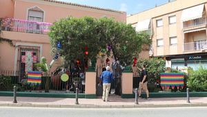 El balcón de Mar Teruel, en la calle Constantino López, 23 gana el concurso de los Mayos
