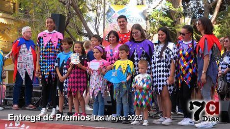 Entrega de premios a los ganadores de los concursos de mayos, cruces y decoración