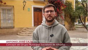 PSOE:Cánovas derrochó miles de euros de dinero público en promocionar su imagen