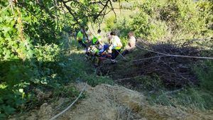 Rescatan a un motorista caído por un terraplén a la entrada de El Berro