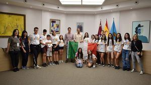 La alcaldesa y el edil de Educación reciben a un grupo de estudiantes Erasmus de Italia