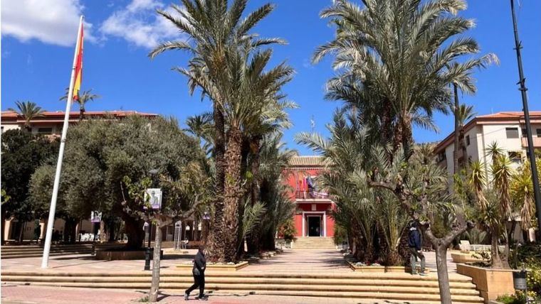 PP: El PSOE, IU y Sibina imponen una reforma faraónica en la Plaza de la Constitución