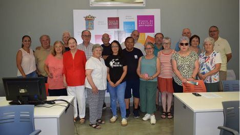 Entrega de diplomas del curso de móviles para mayores