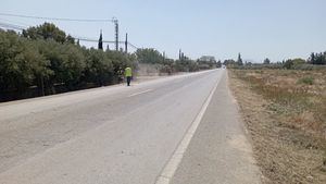 Continúan los trabajos de siega en caminos y carreteras municipales