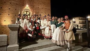 Fiesta española de Villa de Alhama en el festival folklórico de Galliate