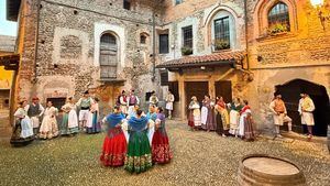 Visita turística a Milán del Villa de Alhama por el día y gastronomía y baile por la noche