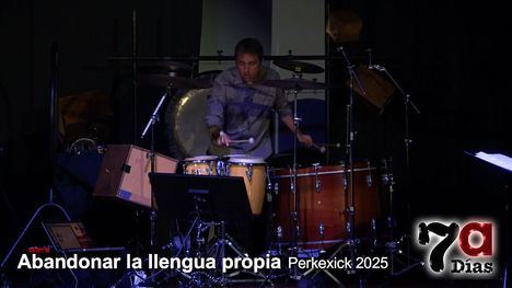 Sisco Aparici lleva al Perkexick 'Abandonar la llengua pròpia'