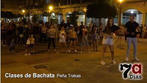 Medio centenar de 'alumnos' de Bachata en la clase de Trakas