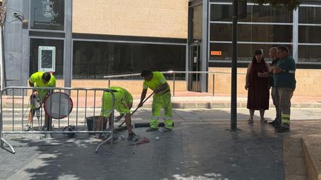 Nuevos bolardos para controlar el acceso de vehículos autorizados a la calle de la Feria