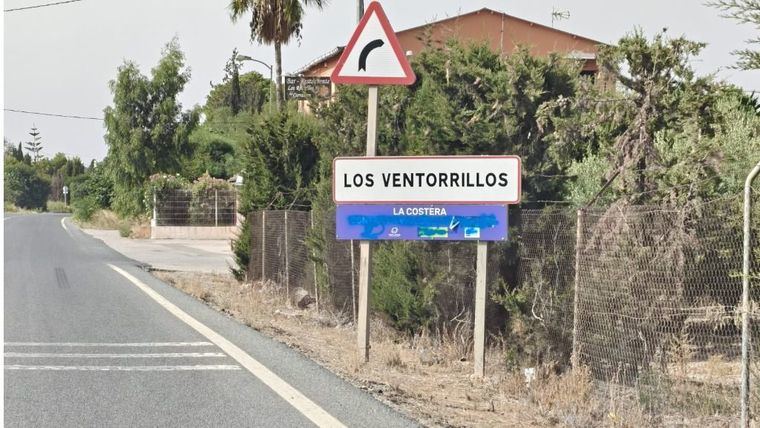 IU condena con 'fervor y firmeza' la pintada sobre un cartel contra la violencia machista