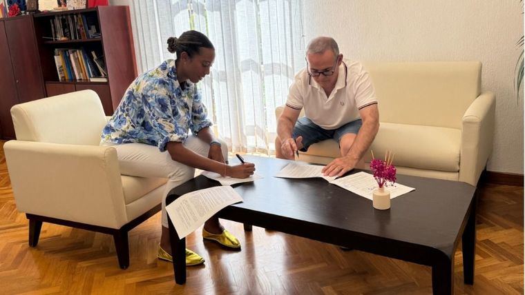 Convenio con el Grupo Folklórivo Villa de Alhama para fomentar la cultura local