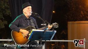 Pancho Varona llena de nostalgia el Recinto Ferial con canciones que hicieron época
