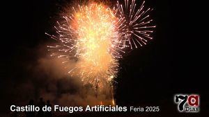Espectacular castillo de fuegos artificiales en el día grande de la Feria