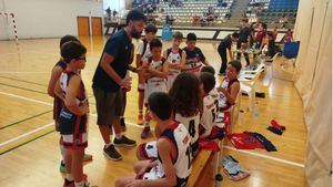Gran victoria del Minibasket zonal en su debut en casa