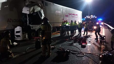 Rescatado el conductor de un camión herido en un accidente en Librilla