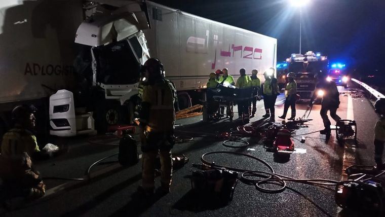 Rescatado el conductor de un camión herido en un accidente en Librilla
