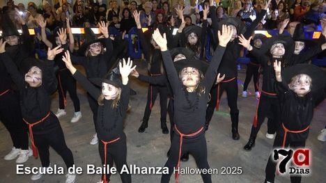 Las alumnas de Alhanza llevan su ritmo más terrorífico a Halloween