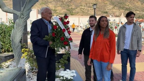 PSOE: 'Homenaje a quienes permanecen vivos en nuestra memoria'