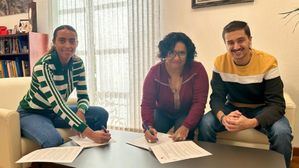 Firma de un convenio del Ayuntamiento y la Asoc. de Comerciantes