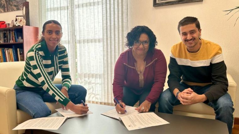 Firma de un convenio del Ayuntamiento y la Asoc. de Comerciantes