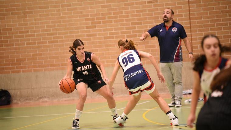 Primera victoria de las chicas del Junior muy merecida y trabajada