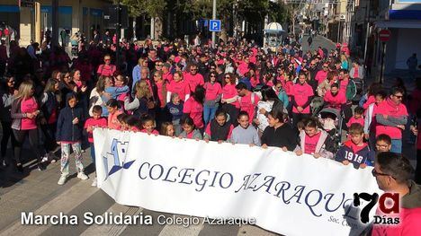 Centenas de alumnos, profesores y padres del Azaraque marchan en solidaridad con Helia