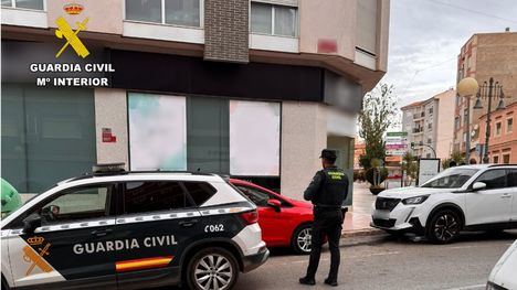 Un guardia civil fuera de servicio rescata a una mujer del incendio de su casa en Mazarrón