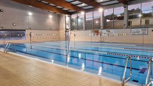 La piscina cubierta abrirá desde las 7:00 h. los martes y jueves