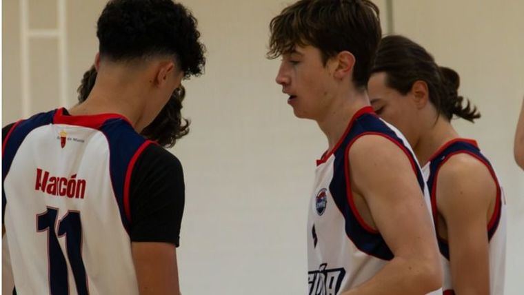 El Júnior Oro disputó un buen encuentro, pero el Molina logró imponer su juego