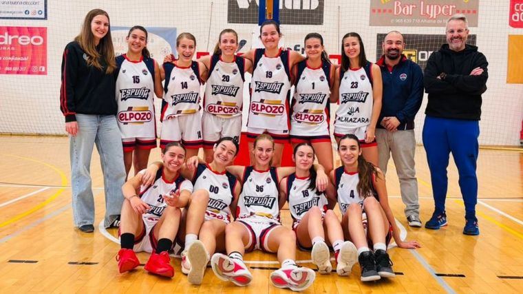Las juniors consiguen mantenerse en la Oro tras el doble partido