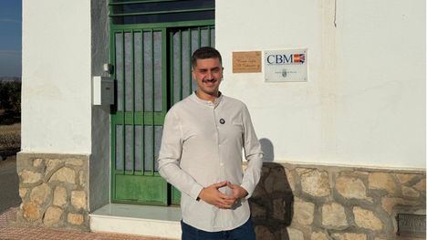 El Ayuntamiento lleva a cabo trabajos de pintura en el colegio de El Cañarico